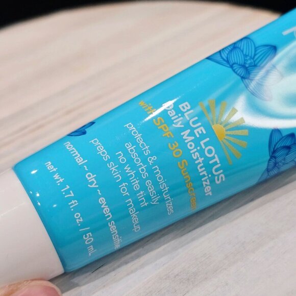 Purlisse Blue Lotus Moisturizer SPF 30 Sunscreen – Lightweight Daily Hydration - Picture 8 of 9